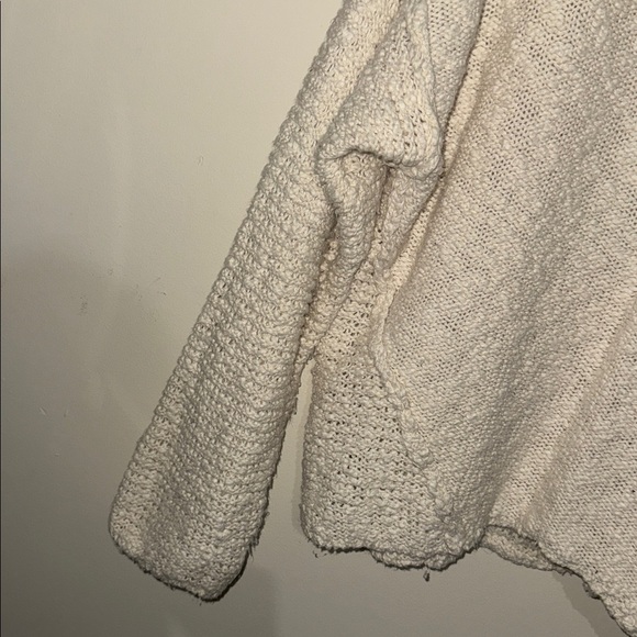 🎄Universal Thread Cream V-Neck Sweater - Picture 3 of 5